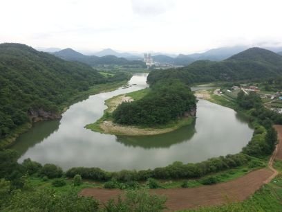 노짱께서 살아 계셨다면....                                    
             손녀 자전거 태워 주시고, 과자 주시던 모습이 아직도 가슴을 아리우며 기억 한켠을 채우고 있다