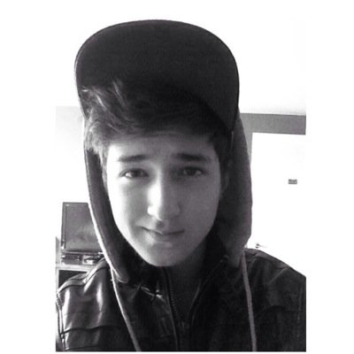 En busca de los sueños de 
 @restreponicoo  y de todas nosotras sus mouders, amando x100000 a nicolas.