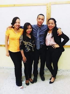 Hijo de don Erasmo y doña Dulce. Con nombres así no creo haga falta decir más de mi vida. Electromecánica de la UASD la autónoma y eterna menstruante del caribe