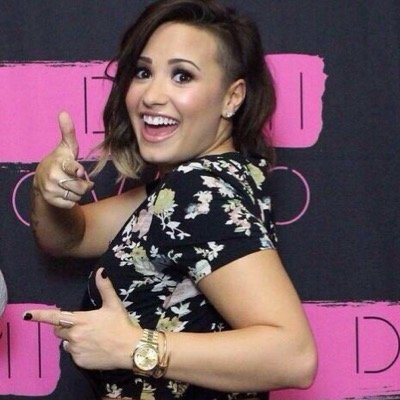 follow @JessBouten !! shes a lovatic you got a free follow so follow her !!! she follows back ❤️ stay strong