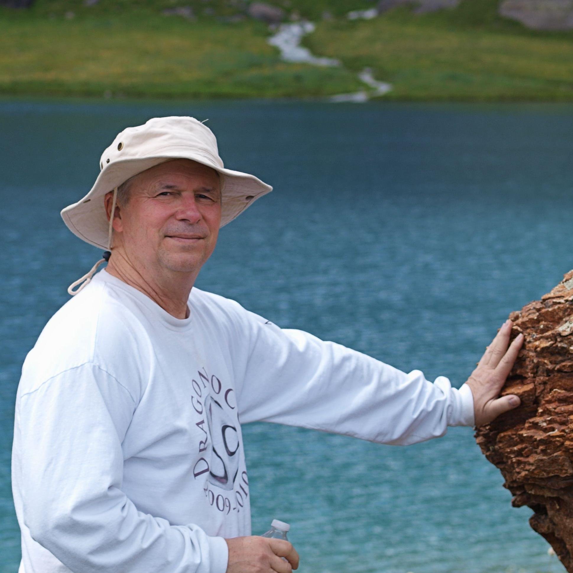 Cosmetic Dentist, Photographer, Rockhound.   A great smile increases your Face Value.