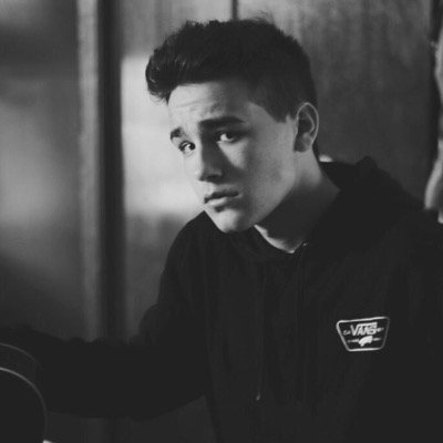 Im double-jointed so im good with my hands -Jacob Whitesides |◽️sider 0/12