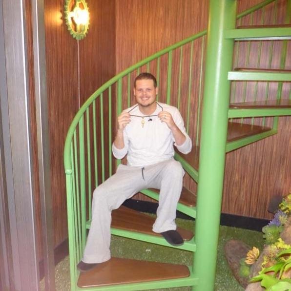 #TeamDerrick I do watch live feeds.. and i do tell spoilers if you don't want to Know STOP FOLLOWING ME!!....Derrick started follow me on Oct 23,2014  @ 12:11AM