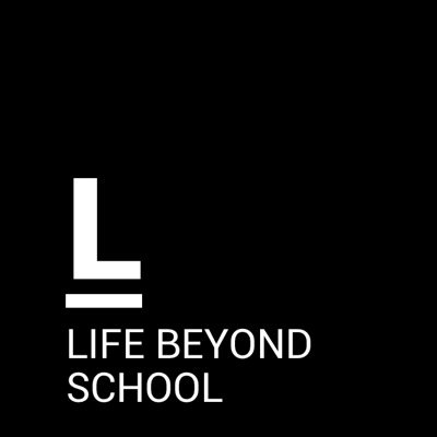 ThatCareersChic's profile picture. • • STUDY • WORK • TRAVEL • SURVIVE • • Advice, Inspiration & Motivation to help you make the best choices for you after finishing school.