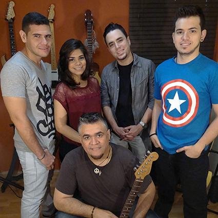 Club de Fans de @mediocriollo  Sitios de Descarga:
Facebook , SoundCloud: https://t.co/2C7ceOvAxv / Youtube. https://t.co/HdCaIsAmM1