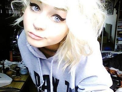 Aaliyah_Madness's profile picture. It hurts, but it's okay. I'm used to it.