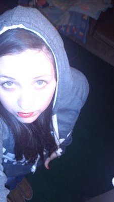 VampiMosconi's profile picture. sola con todos... y vos donde estas??... un mes mas sin ti mamita, te extraño... dejaria de poner mis pies en la tierra solo para verte volar.