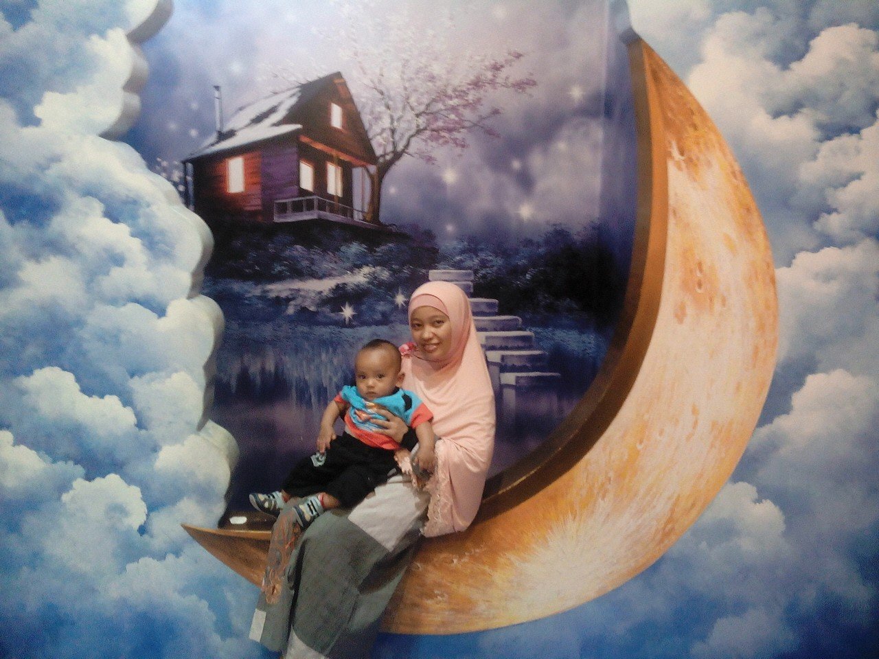 Istri dari @AskAgus | #PejuangHalal | Kru @kajianhumaira | Happy Woman&Love2Learn | Fav.Quote:Raihlah Duniamu utk Akhiratmu, Halal is My Way Haram Stay Away!!
