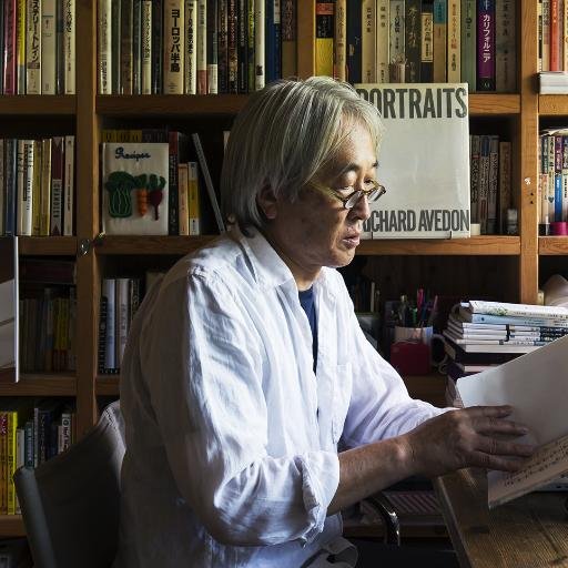 BOOKS+コトバノイエという古書店をやっています。本という物体そのものが好きなので、そこに書かれていることだけじゃなく、本そのものが持つ存在感のようなものにこだわって、HIPなセレクトができればいいなあなんて。
ショップは、月2回オープンのわがままな本屋です。