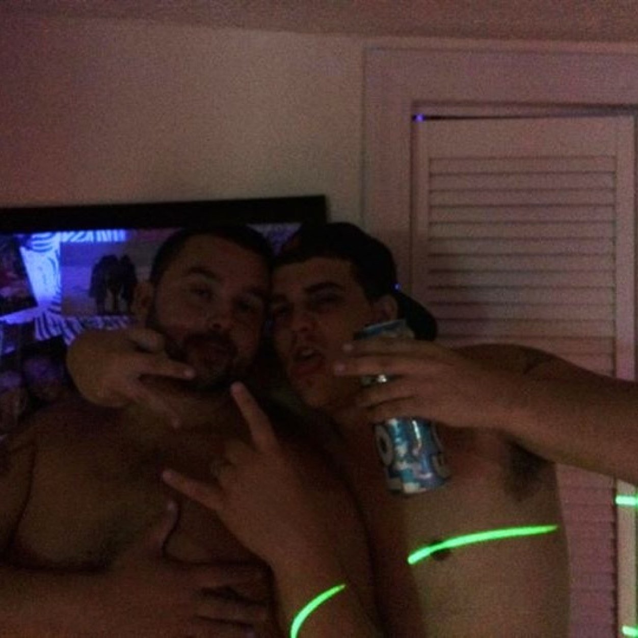 tyray9403's profile picture. -Lemme tell ya how 2 measure a man, when his world start 2 fall see how tall he stand-