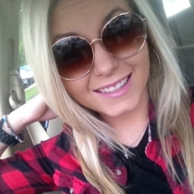 jamieeburton's profile picture. Im the type of girl you would bring home to momma ✌
 •good vibes•