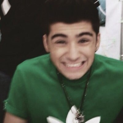 follow @COKAMALIK cos she thinkg your beautiful and you have a nice smile. i love you.