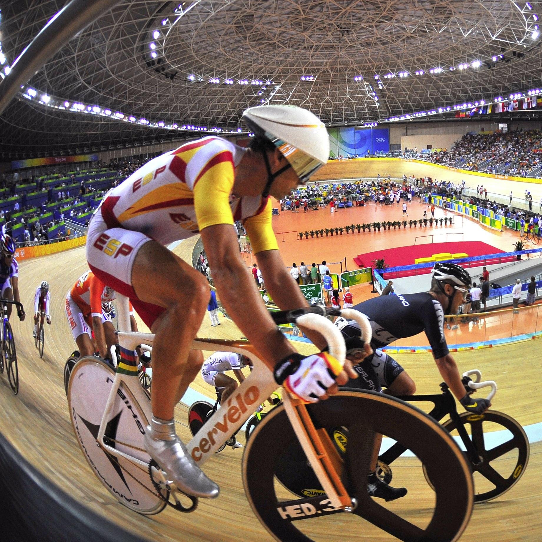 2 x Olympic Champion Sidney-Beijing. 7 x World Champion Track and road cyclist. Apasionat del ciclisme.