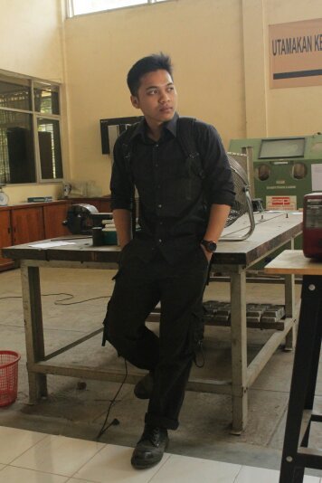 IMMORTAL  mechanical engineering, strong man with clever act