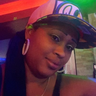 16vivelis16's profile picture. 