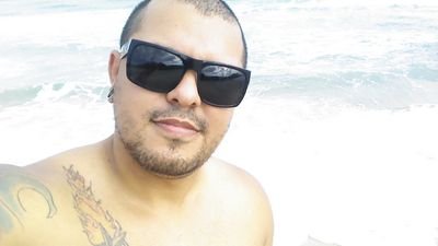 skatista, representante da Quiksilver, tatuado e libriano.