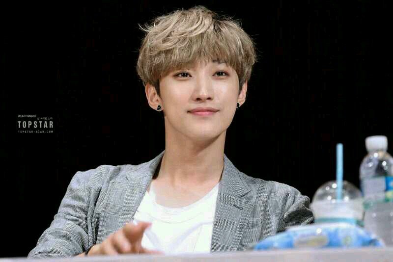 อันยองครับบ ผม จินยอง ลีดเดอร์ B1A4 เรียกผมว่า จินนี่ก้ได้ พูดไม่คอยเก่ง แต่ตบมุข(?)พอได้น่ะครับบ ฟอลมาฟอลกลับครับบ ^