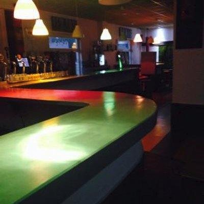 El mejor sitio para disfrutar de la noche asidonense. Buen ambiente, buena música y cada fin de semana fiestas variadas, NOS ENCANTA VEROS PASARLO GENIAL.