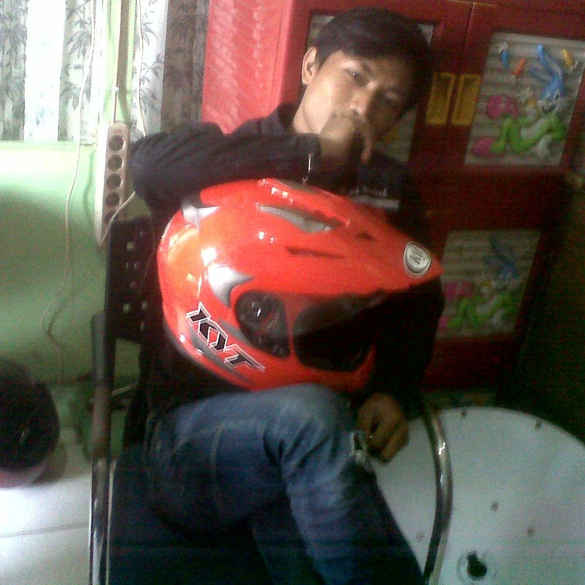 Rejeh_Embreh's profile picture. Pantang Menengok  kebelakang