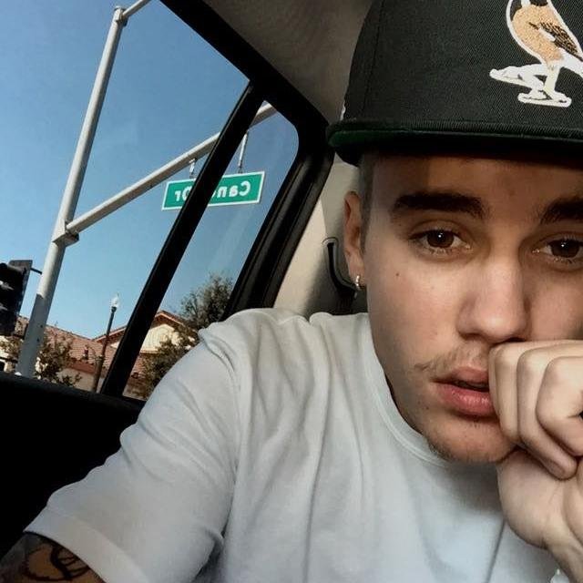 fã de um cantor, compositor, dançarino, lacrador de ppk, maconheiro, safado, branquelo, sonho em subir no palco e ser ollg, mas ja sou desde que conheci o Jus