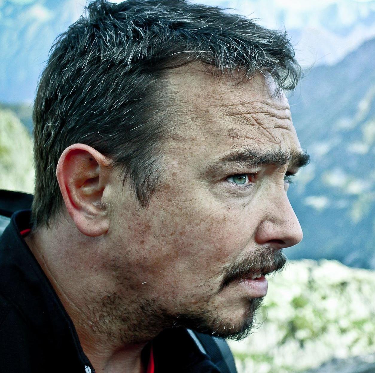 ottaviogamalero's profile picture. Estroverso ex fumatore, nasce creativo per morire povero al momento giusto. Canta in un inglese tutto suo, perché quello degli altri suona male.