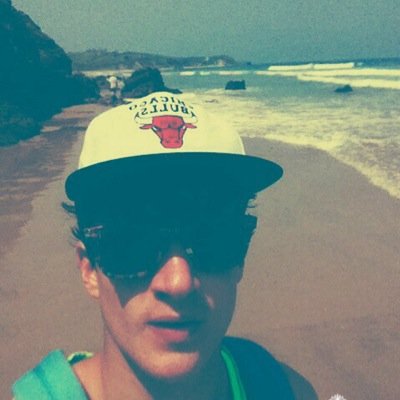 la musica pues es ... mi vida totalmente longboard y penny sueños para cumplir hacer un viaje a hawaii para hacer surf