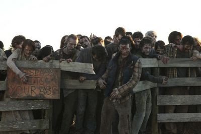 Form a group, survive at this zombies apocalypse, meet new people, find safe place, kill it. [Inscription: ON / DM : ON]