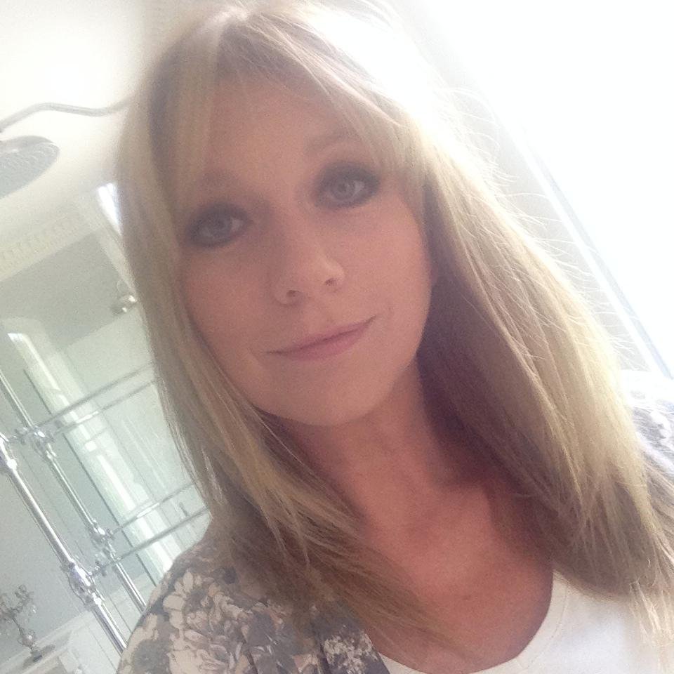 Ex T.V Presenter. I still cant figure out this darn Twitter thing so FB me on Julie Kirvan. Check out my film location business on @HoldenHouseUK