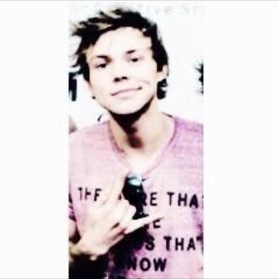 pleae follow @ughxirwin cause she gave you a free follow ☻ ((she fb))