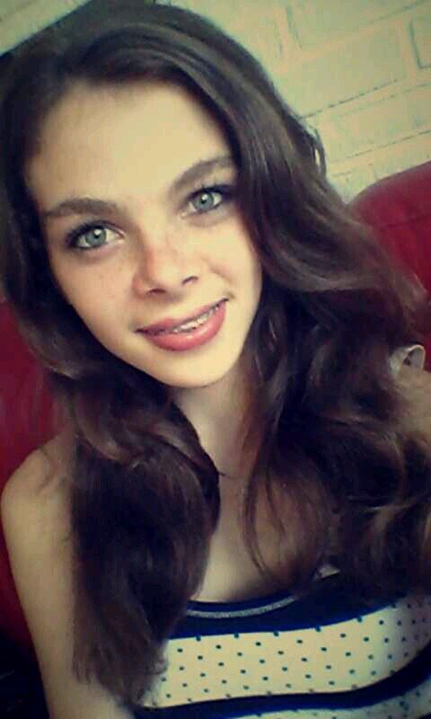 Jasmijn//14 jaar//B3Hb//Dansen//Instagram x_jasmijn_x//Muziek//Family and Friends #1