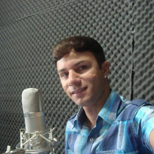 sou locutor daweb rádio do povo.adoro radio.meu trabalho,minha familia.isso resume minha felicidade.