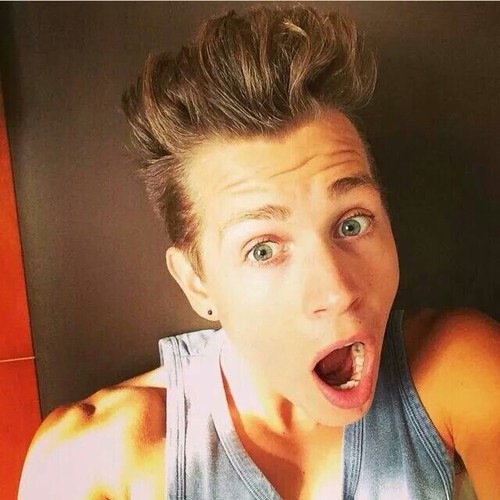 BELIEBERBOY Soy el amor de tu vida pero me llamo Alex.