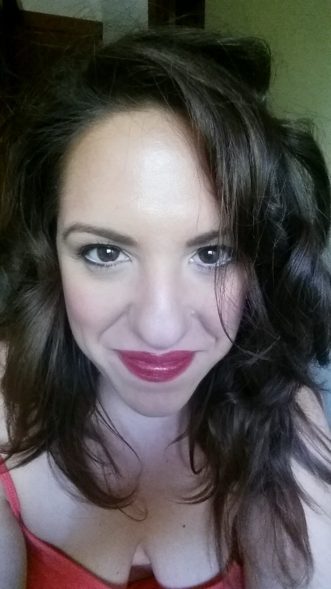 Makeup Artist / Global Cosmetic Expansion Specialist/ Entrepreneur / Motivational Speaker/ Foodie / Lover of all Beauty :)