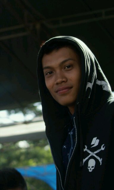 Gak perlu dia yang sempurna untk mengisi hti'ku:*