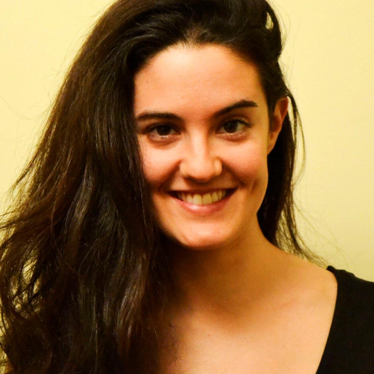 albamherre's profile picture. Periodista, fotógrafa y actriz, en no sé qué orden. Apasioná del cine. Preocupada por las personas, y en especial, por las mujeres y su situación en el mundo.