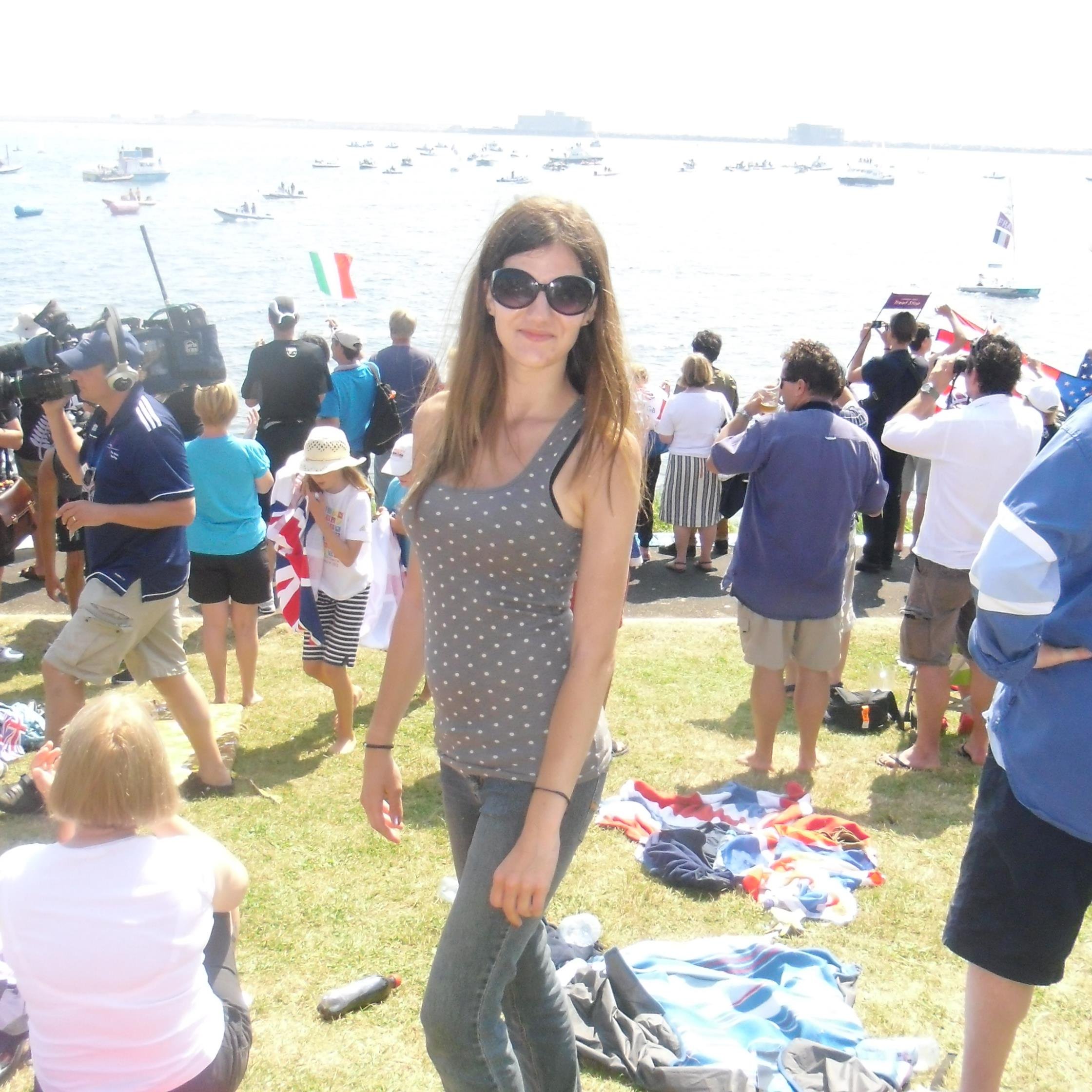 I love MUSIC,Fashion,Traveling..LOVE Foo Fighters,,and Dave Groul!!!