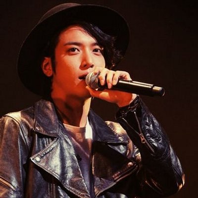 사키yong このとき ヨンファ指輪してるから ヨンソのときのやつよね ソヒョン後ろで歌ってて 何想ってたかな こんな大勢の中でセンターで歌ってる 旦那の後ろ姿見てかっこよかっただろうな Http T Co K7hsxnisa4