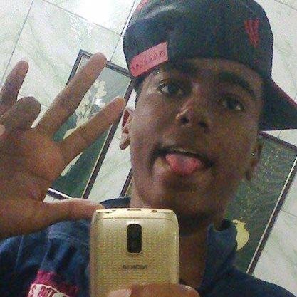 Ser Rebelde é Pensar Com a Propría Cabeça........