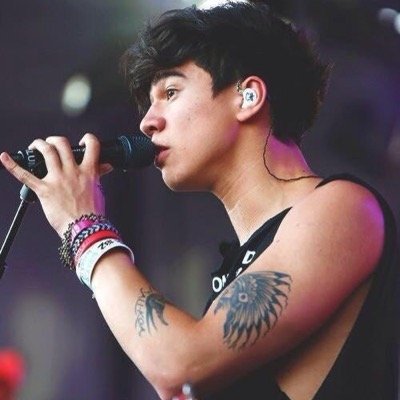 follow @fvckmichaell to help her gain :) x