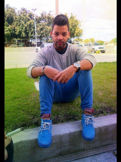 Estudiante de •Publicidad&Marketing   ..  Sígueme  y te sigooo =D 
     http://t.co/wJk2Aq6F6L