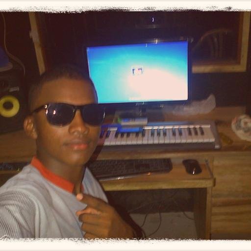 Dj y Cantante del Genero Urbano. Amo a Dios y es Mi Fortaleza. Soy Costeño de los Axi2.