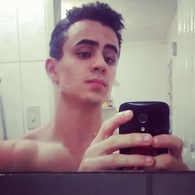 Nessa vida não adianta ser fiel, porque quem vive de amor é dono de motel !!
