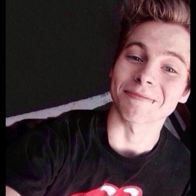 ourangecrush's profile picture. Luke loves you a lot. please rt the link below :)