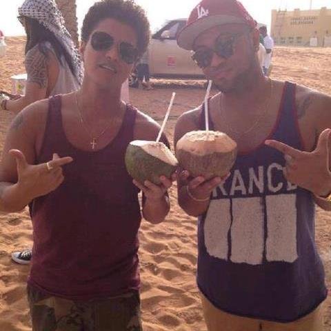 im a hooligan and LOVE Bruno Mars so much!!!!!!!!!!!