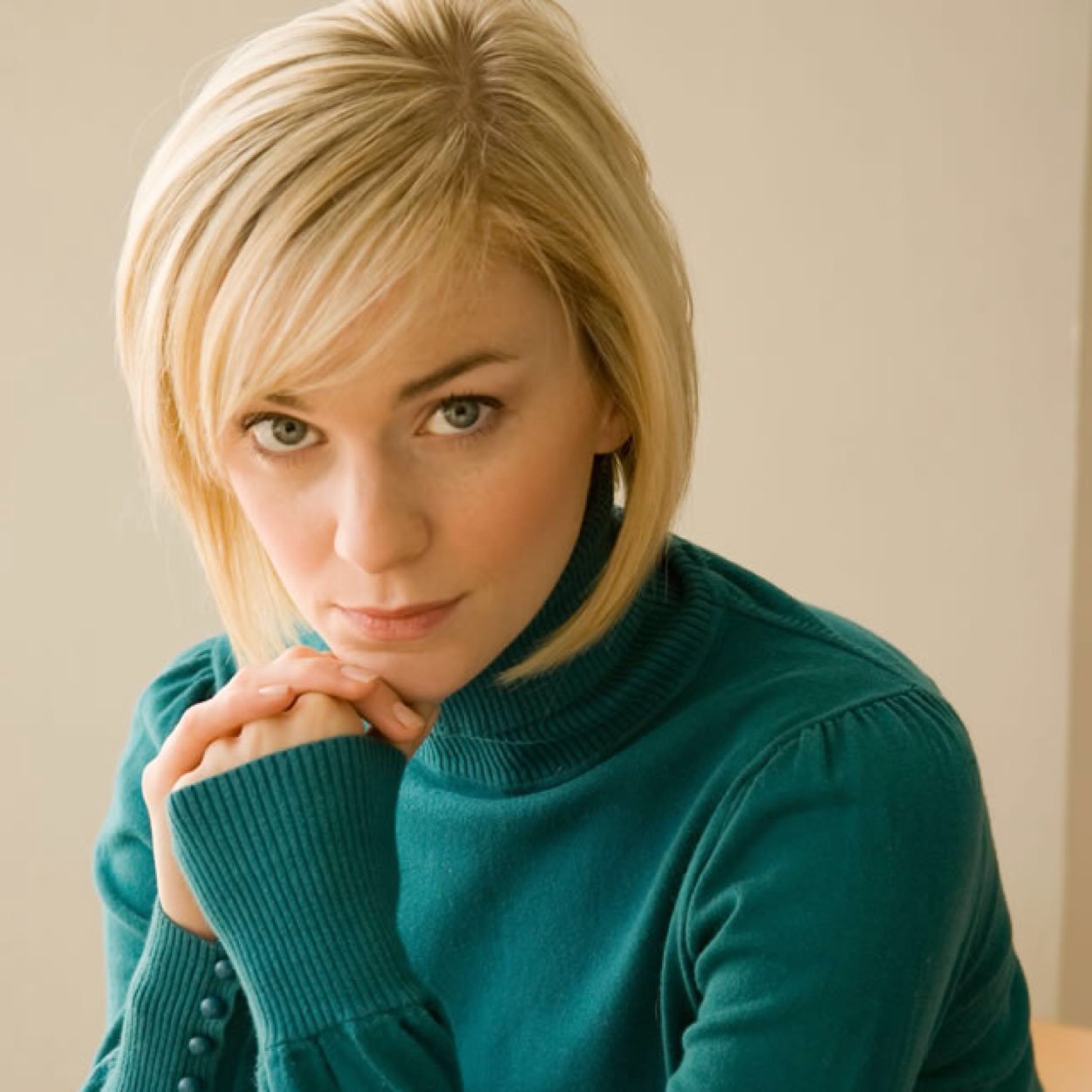 Trying to balance my crazy life as a singer and a single mother, and could really use some help. [Literate RP][Single][OUAT OC]