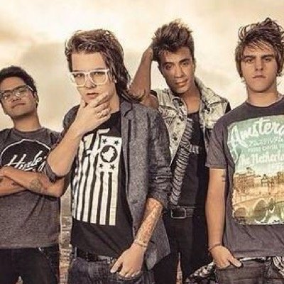 Todas as estrelas que tentaram iluminar esta noite perderam o brilho perto de você ! @rockrestart Since: 06/06/11