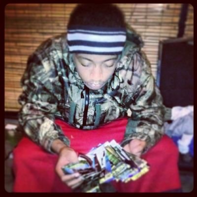 aj the great. 20 yrs old. artist
strokesum lafamilia y go broke my fam