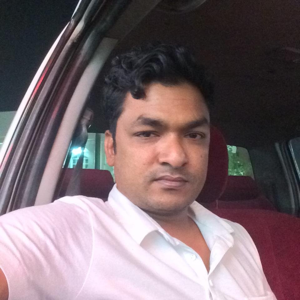 কেও আমারে একটা গোলাপ ফুল দে,
চাবায় খাই।

ভালবাসার খিদা লাগছে 


 খুদার রাজ্যে পৃথিবী গদ্যময় 
 গোলাপের পাপড়ি যেন ঝলসানো রুটি।