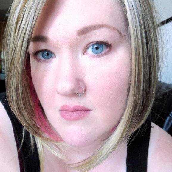 Blogger. Nail polish hoarder. Cat picture enthusiast. DIY lover.