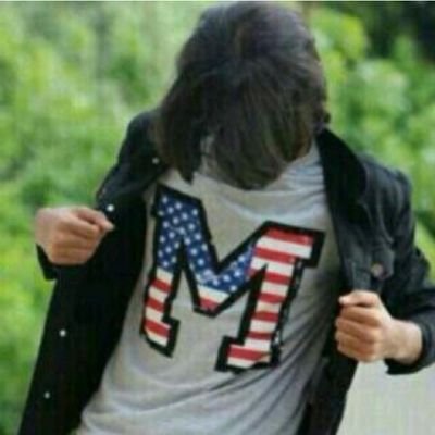 . ‏ما غير اطالع بالعيون ۈ بالوجيہ  مدري ۈش اللي يحتري قلبي بعد م عدت افرّق بين ابيہ ۈ ما ابيہ ؟ هذا شعور القلب لا منہ * فققد